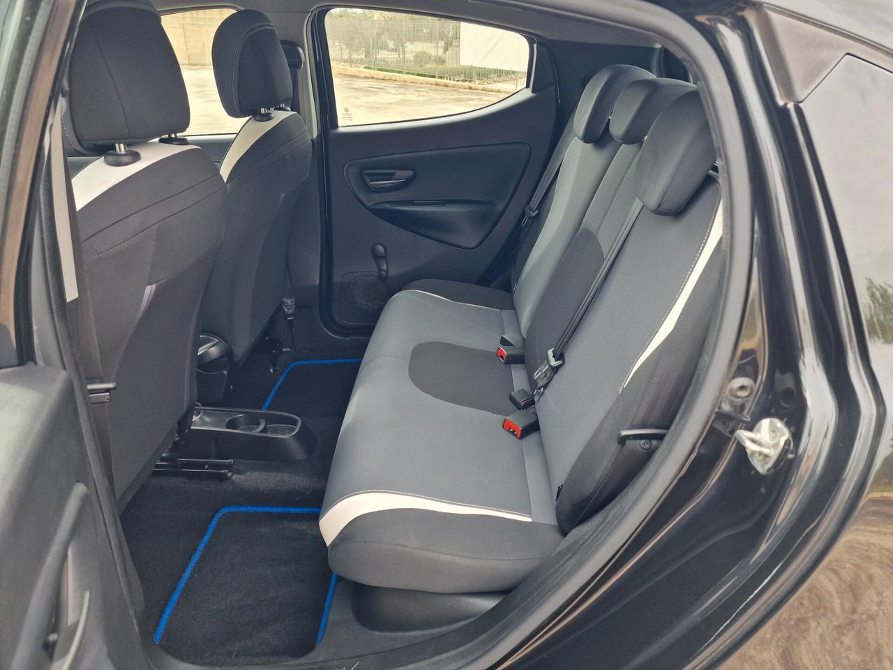 Lancia Ypsilon 1.2 69 CV 5 porte Elefantino