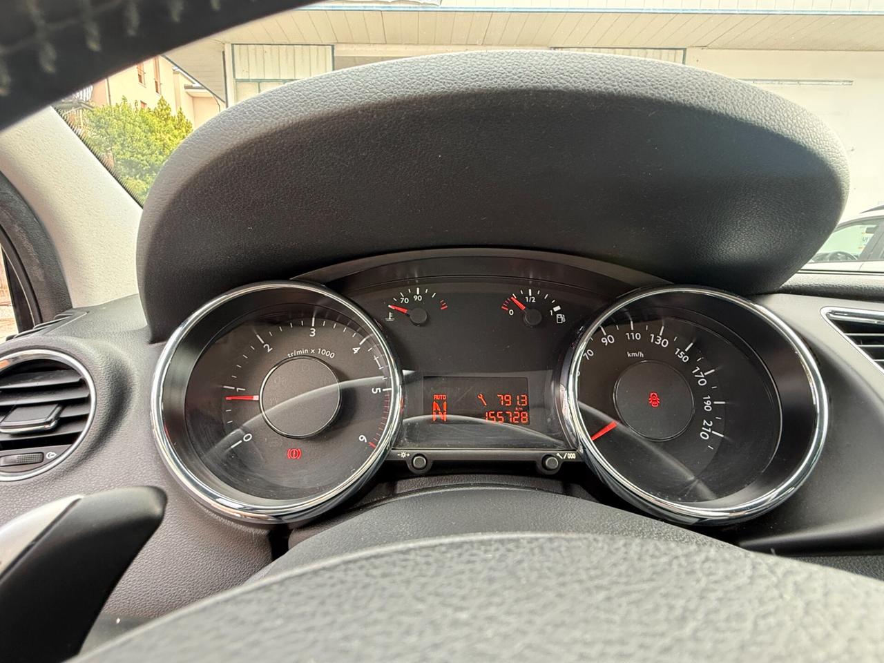 Peugeot 3008 1.6 HDi 110CV cambio robotizzato Tecno