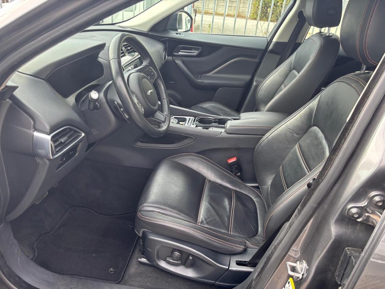 Jaguar F-Pace 2.0 D 180 CV Pure