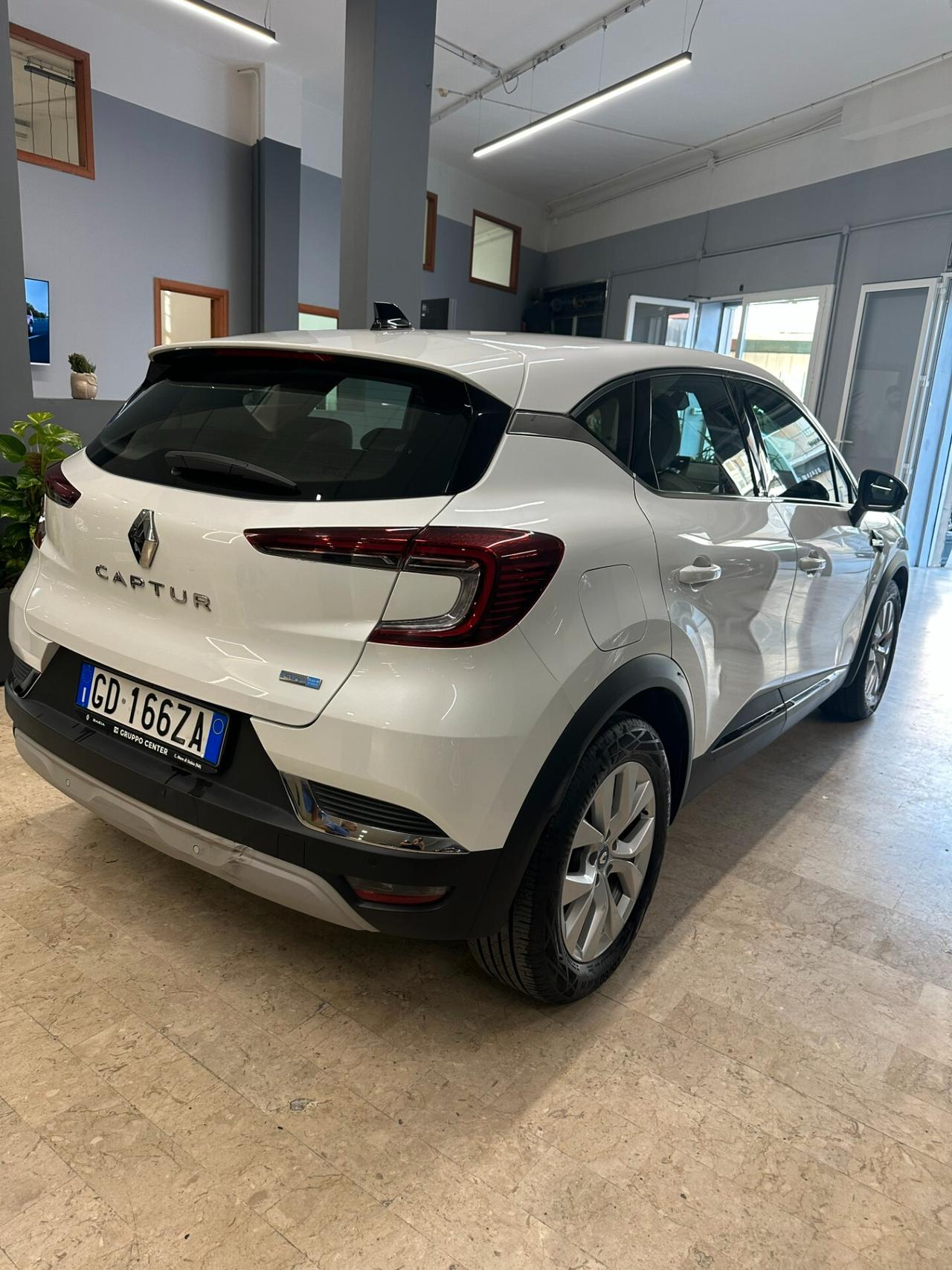 Renault Captur Plug-in Hybrid E-Tech 160 CV Initiale Paris