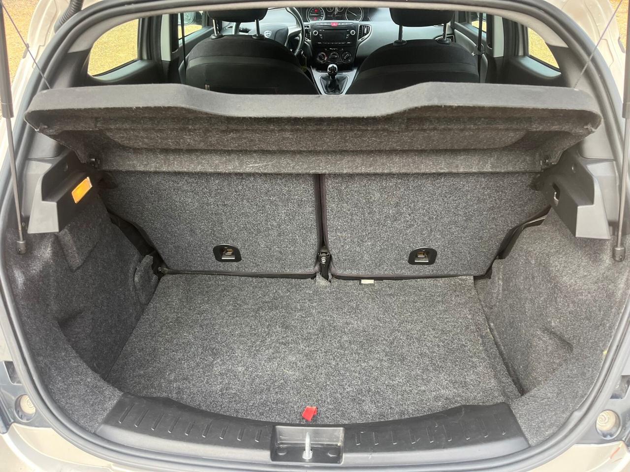 Lancia Ypsilon 1.3 Diesel - Neopatentati