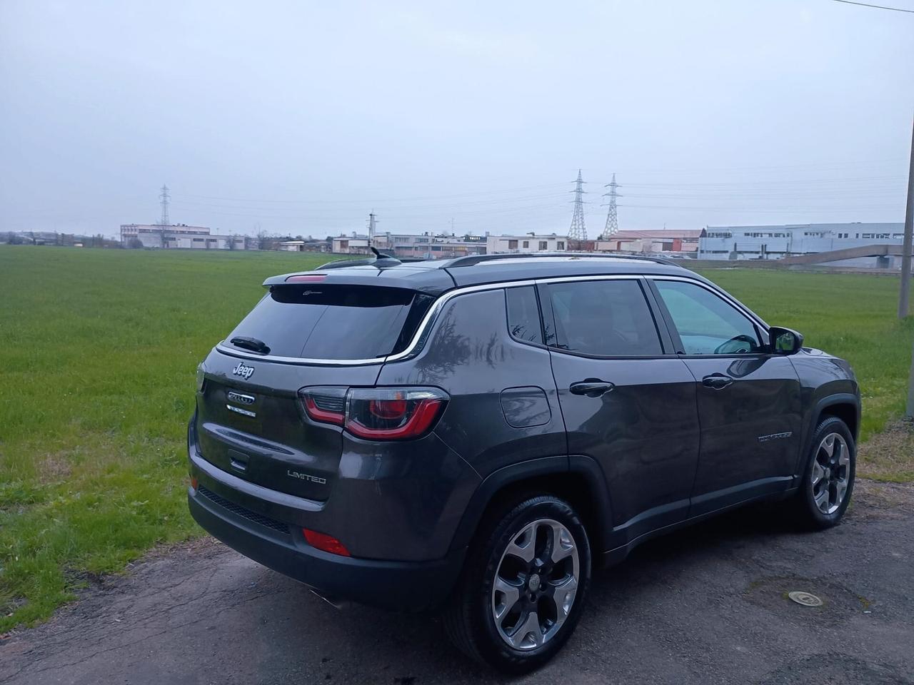 Jeep Compass TDI 1600 cc - 98000 km del 2018 2 ruote motrici neo patentati ottime condizioni
