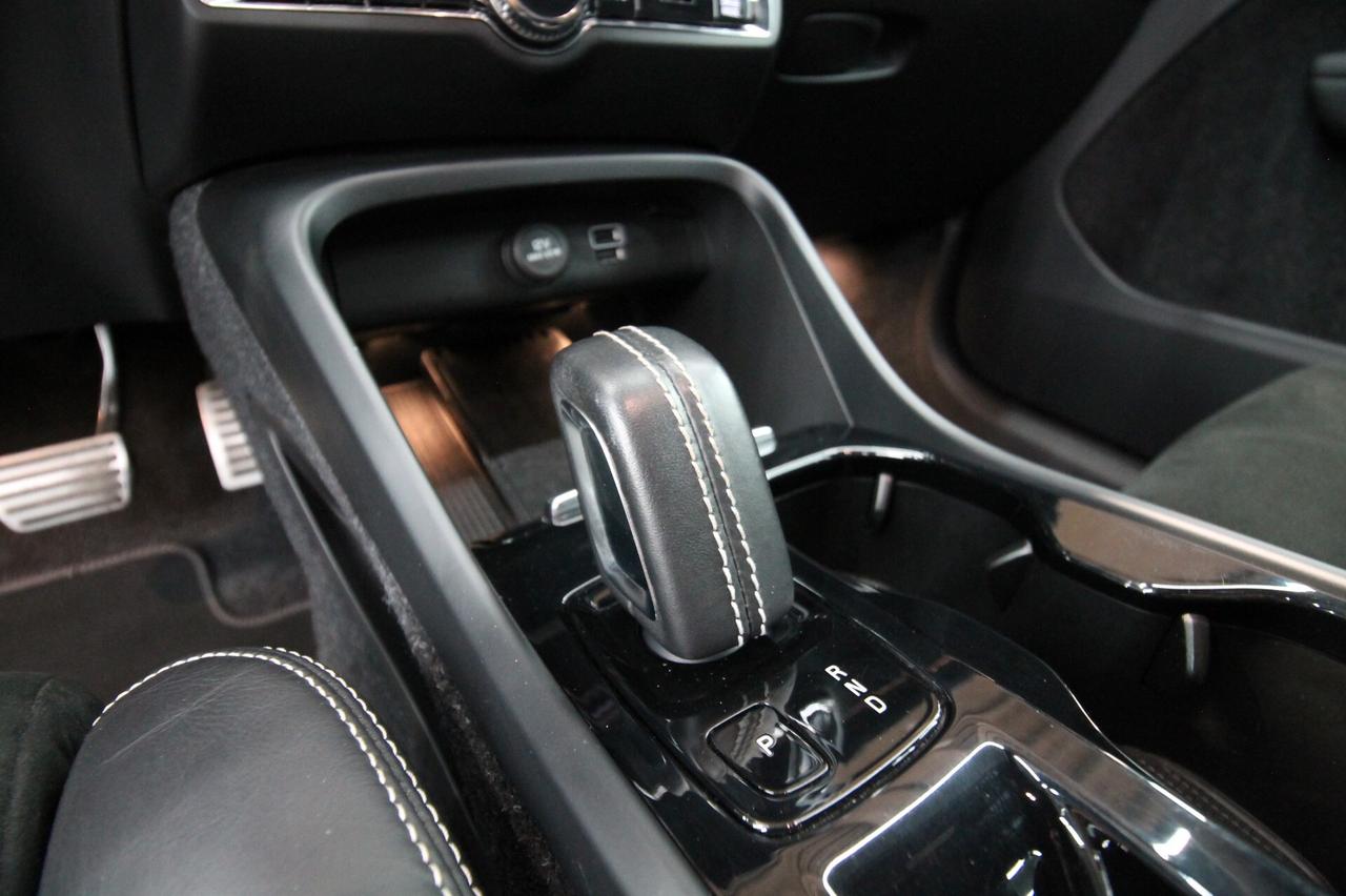 VOLVO XC40 D3 GEARTRONIC R-DESIGN 2.0 150 CV