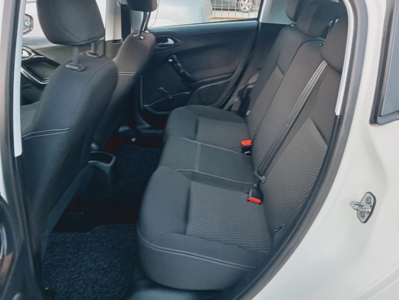 Peugeot 208 PureTech 82 5p. GPL Access