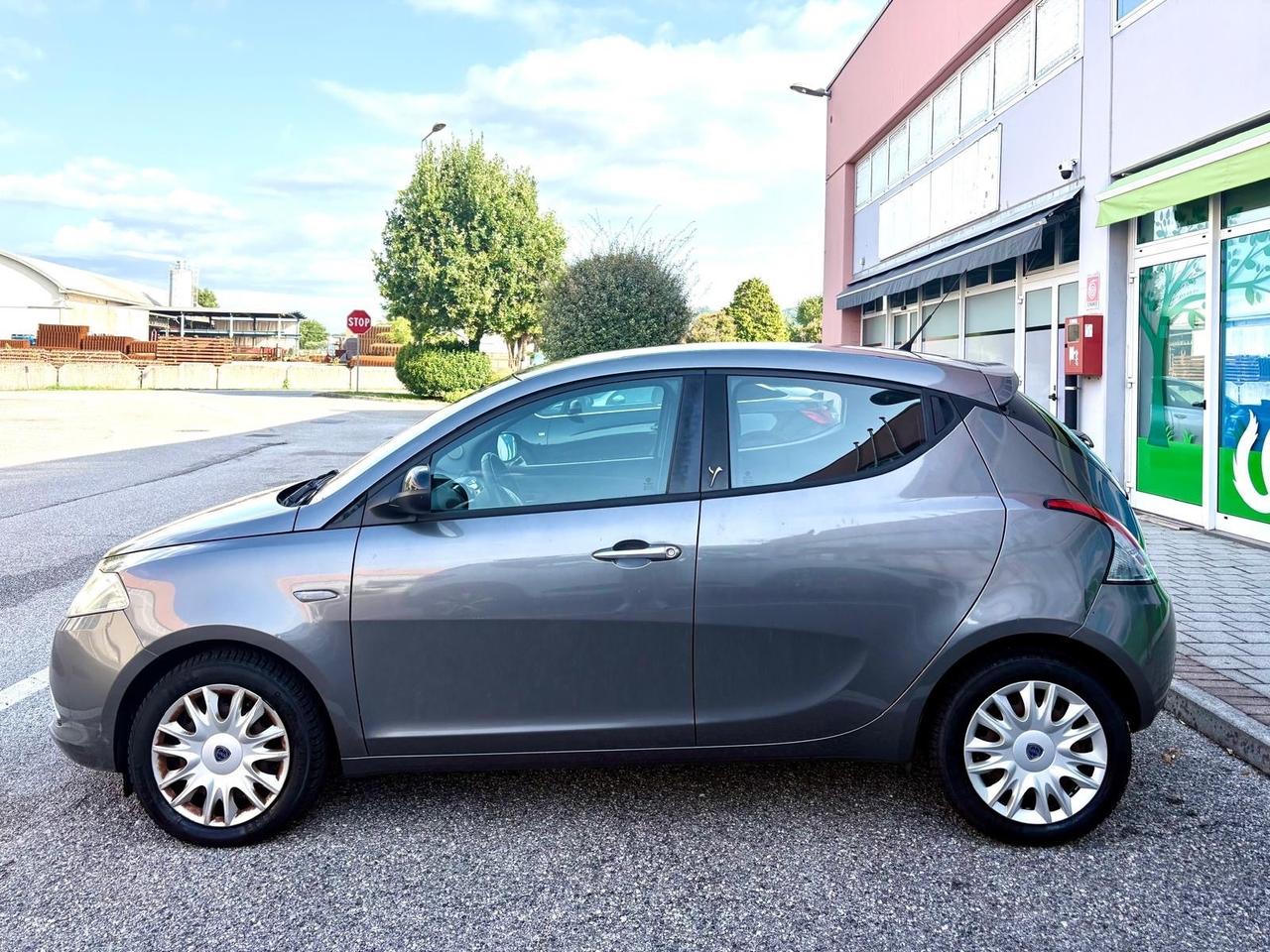 Lancia Ypsilon 1.3 Mjet Neopatentati