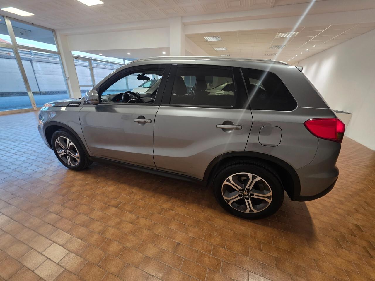 Suzuki Vitara 1.6D 4x4 full automatic