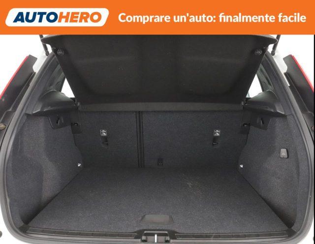 VOLVO XC40 T2 Momentum Core