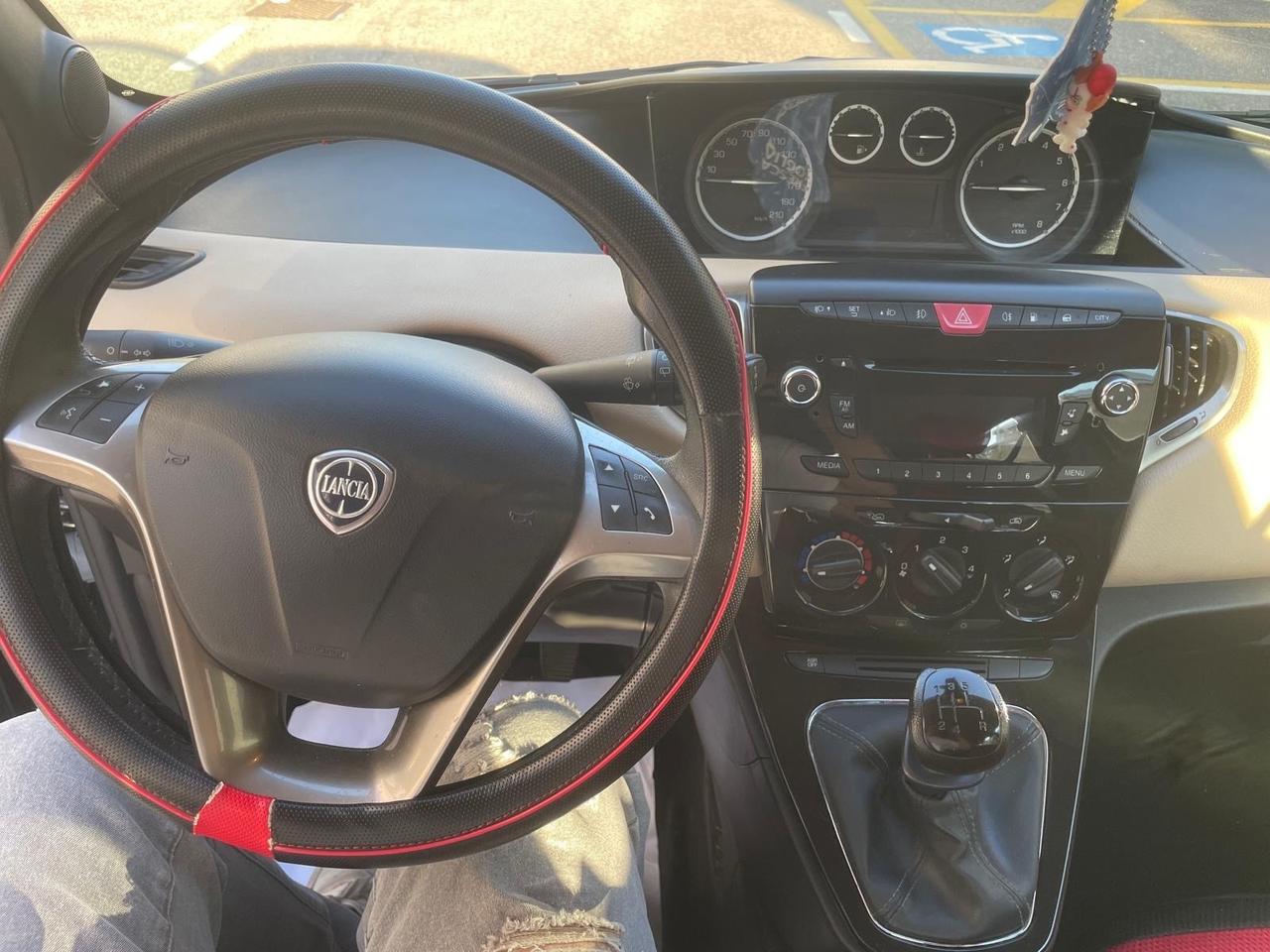 Lancia Ypsilon 0.9 TwinAir 85 CV 5 porte Metano Ecochic Gold