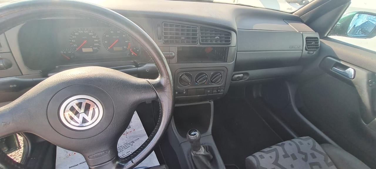 Volkswagen Golf Cabriolet 1.8/75 CV cat Movie