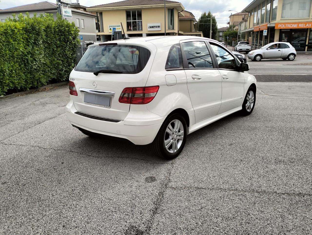Mercedes-benz B 180 Benz Premium