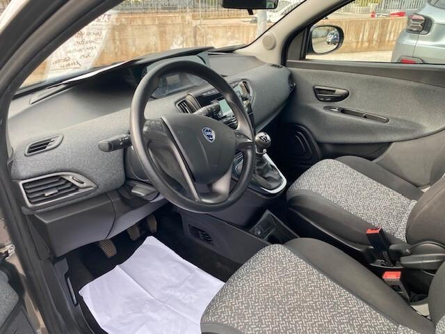 Lancia Ypsilon 1.0 FireFly 5 porte S&S Hybrid Silver Plus