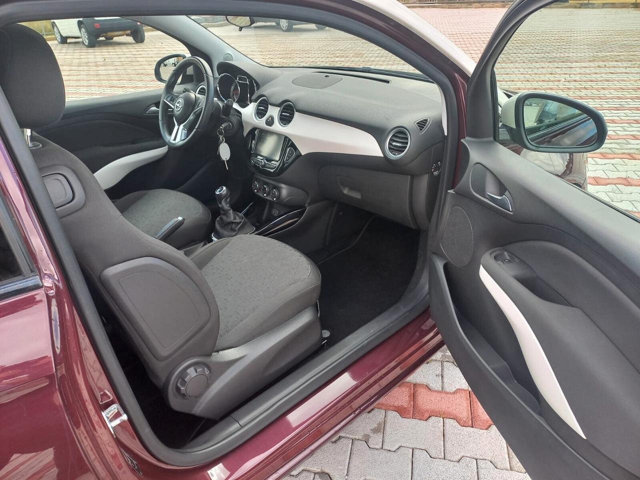 Opel Adam 1.2 70 CV Slam