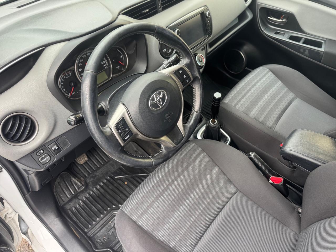 Toyota Yaris 1.0 5 porte neopaten garanzia 12 mesi