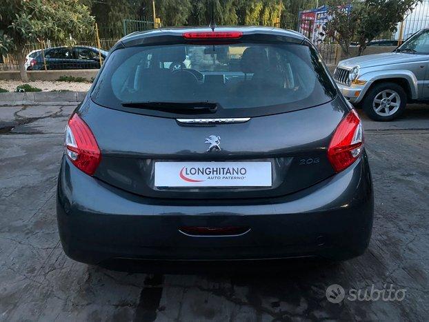 Peugeot 208 208