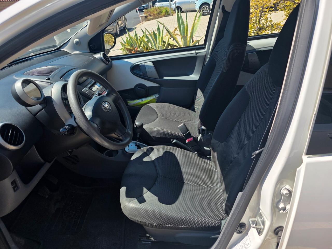 Toyota Aygo 1.0 12V VVT-i 5 porte Sol Connect MMT