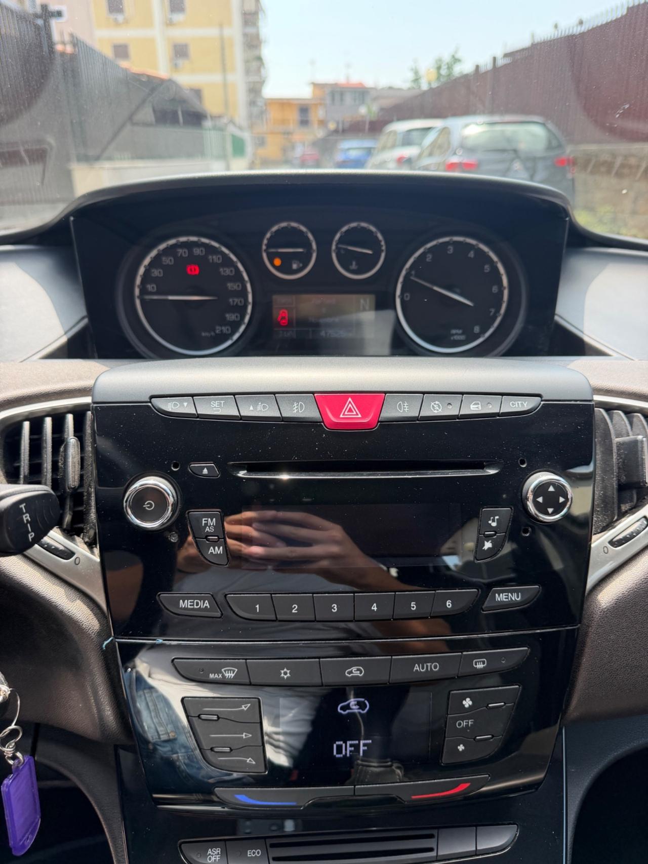 Lancia Ypsilon 0.9 TwinAir 85 CV 5 porte S&S DFN Platinum