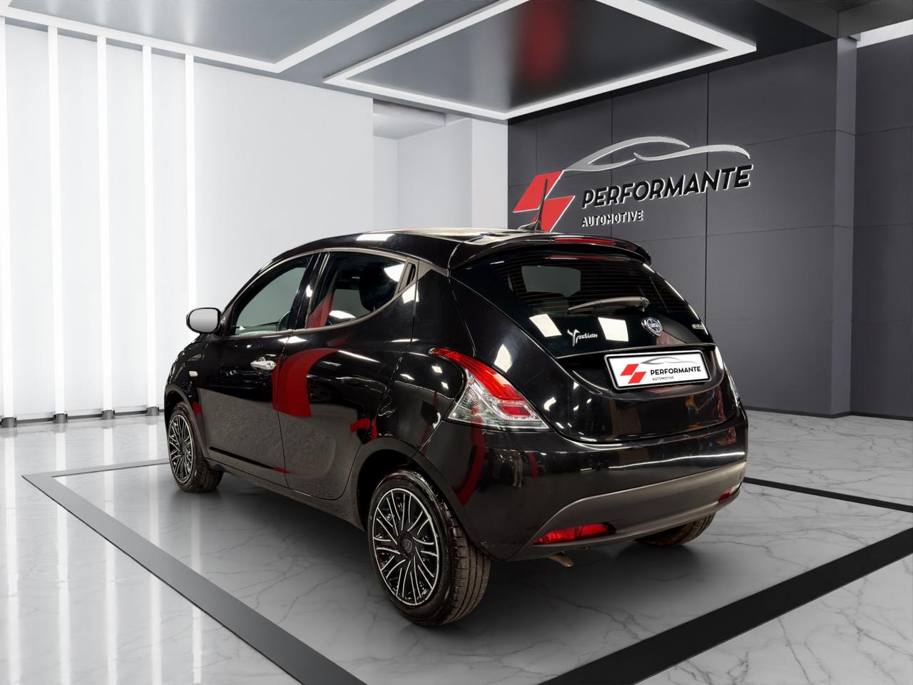 Lancia Ypsilon 1.0 firefly hybrid Silver Plus s&s 70cv