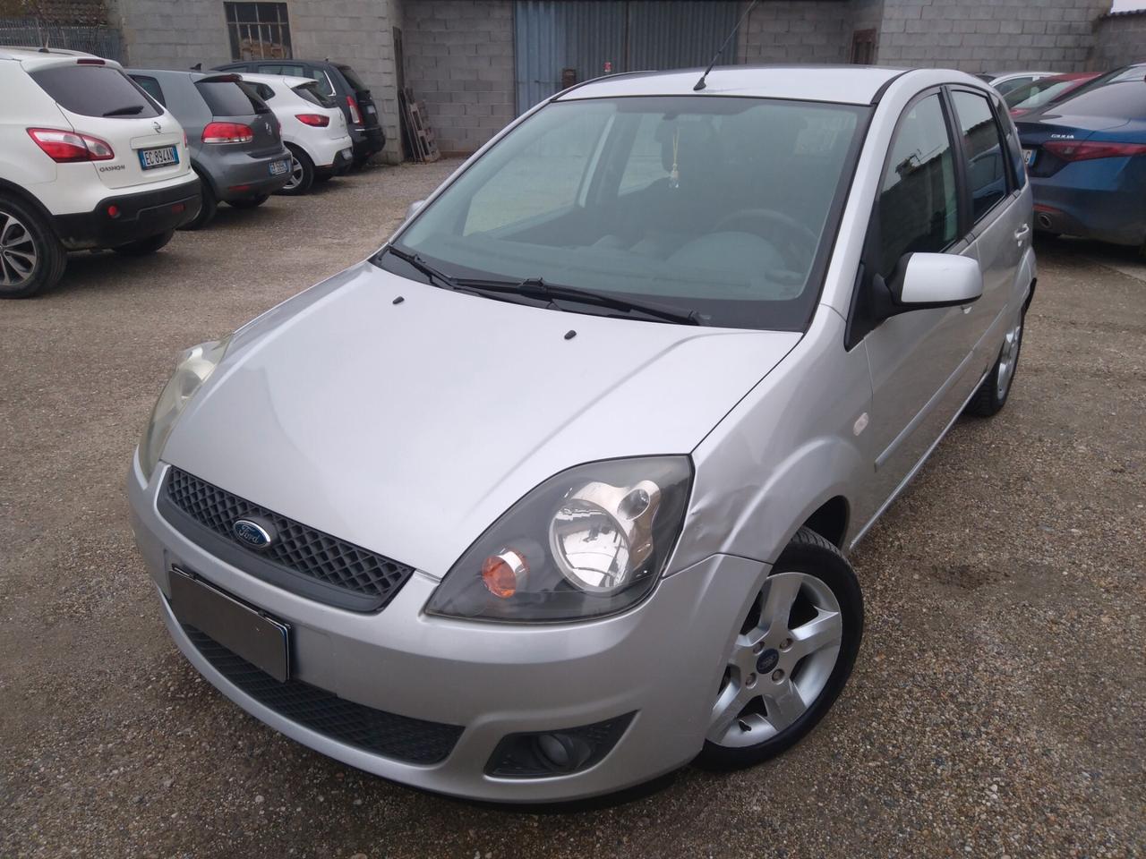 Ford Fiesta 1.4 TDCi 68cv 5p. Ghia x neopatentati