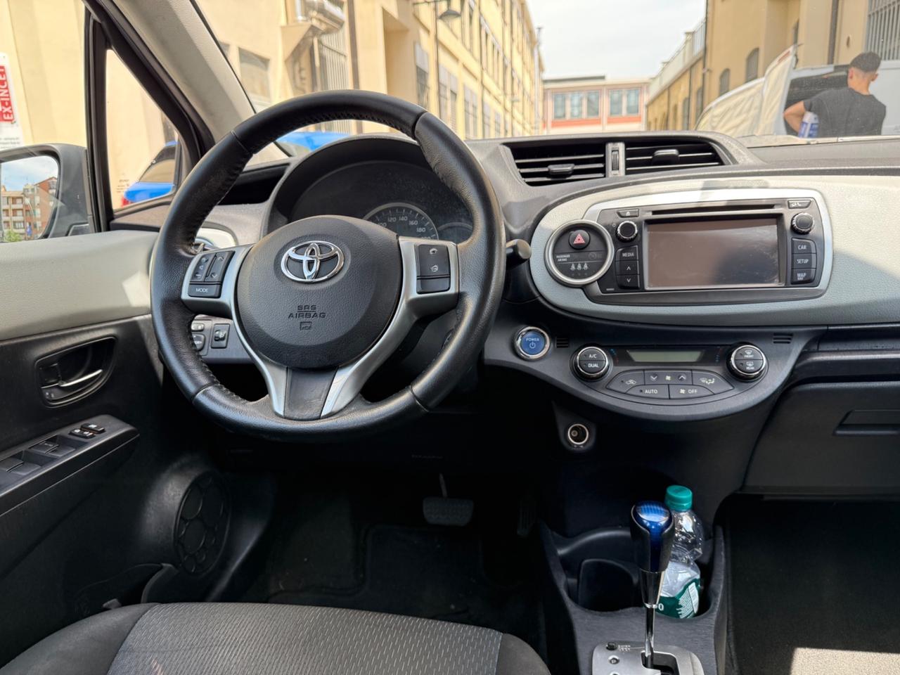 TOYOTA YARIS 1.5 75CV HYBRID 2014
