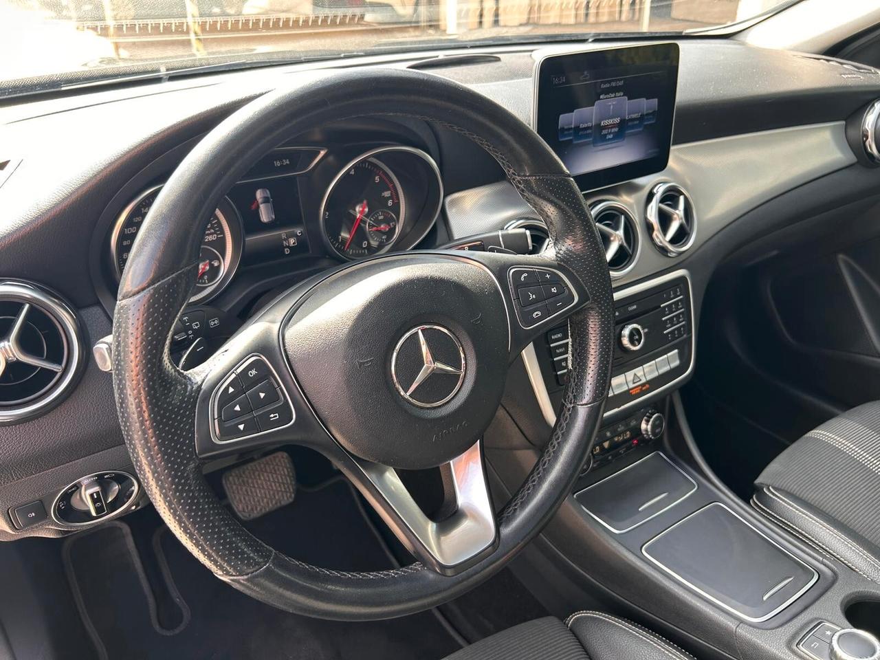Mercedes-benz GLA 200 d Automatic Premium