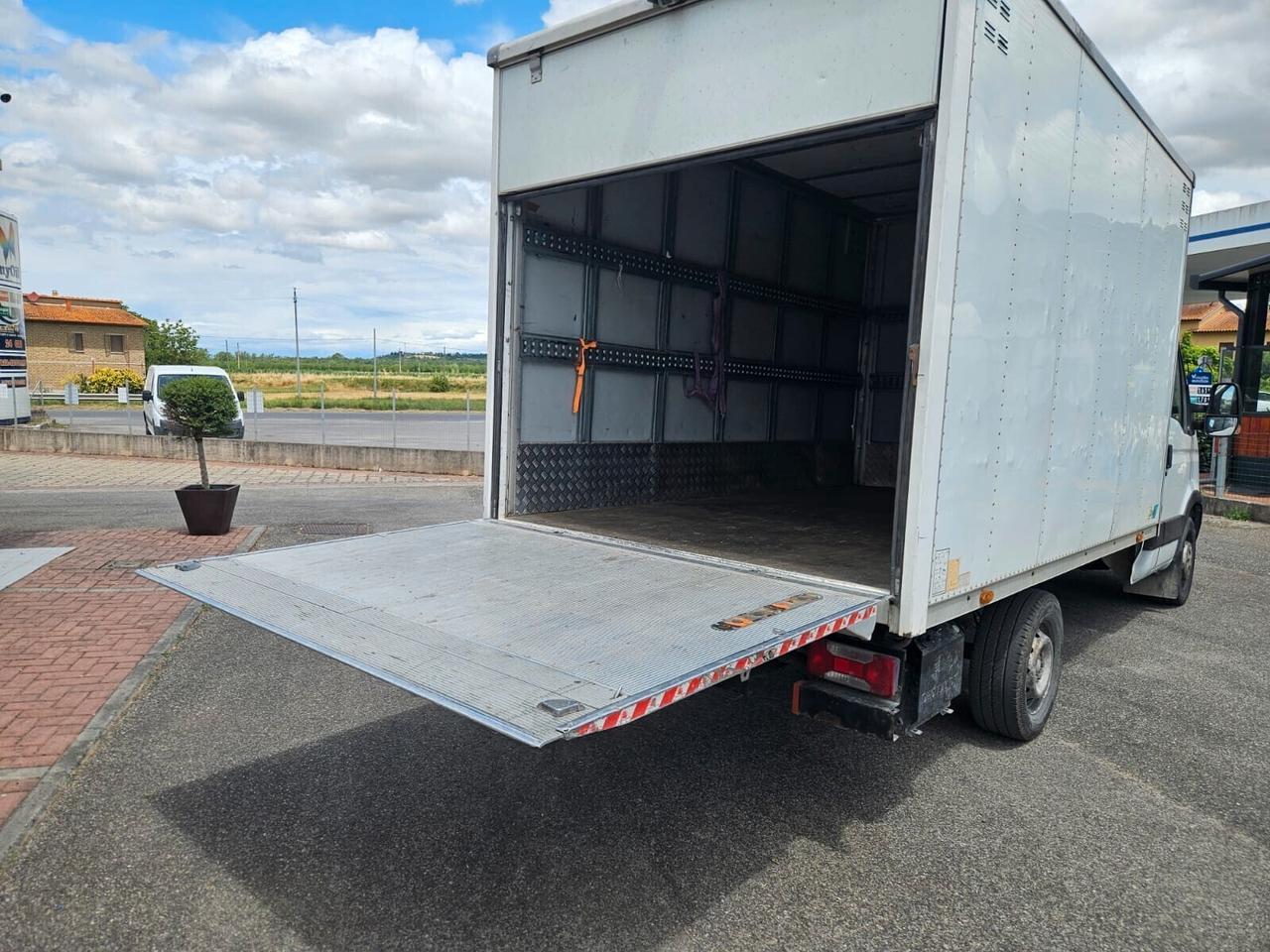 IVECO OMNICAR CON SPONDA POSTERIORE CARICATRICE PREZZO PIU IVA