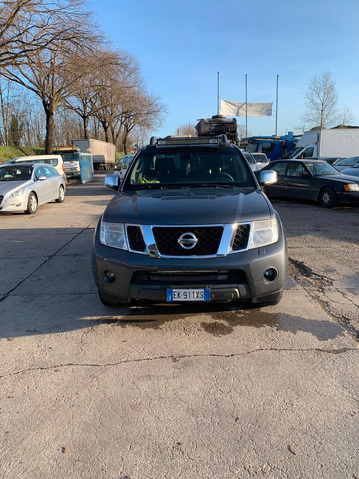Nissan Navara 3.0 dCi 4 porte Double Cab LE V6