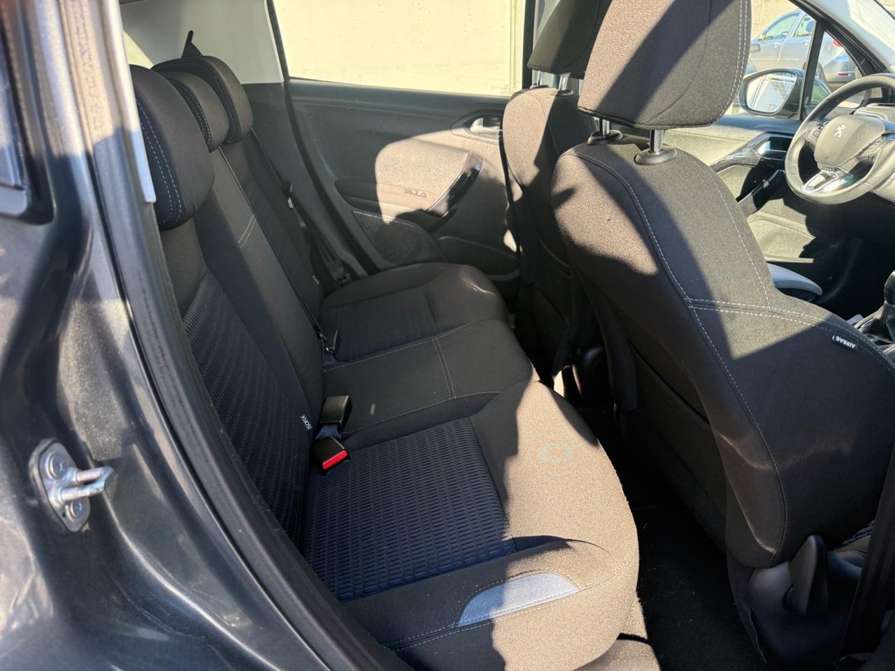 Peugeot 208 1.4 HDi 68 CV 5 porte Allure