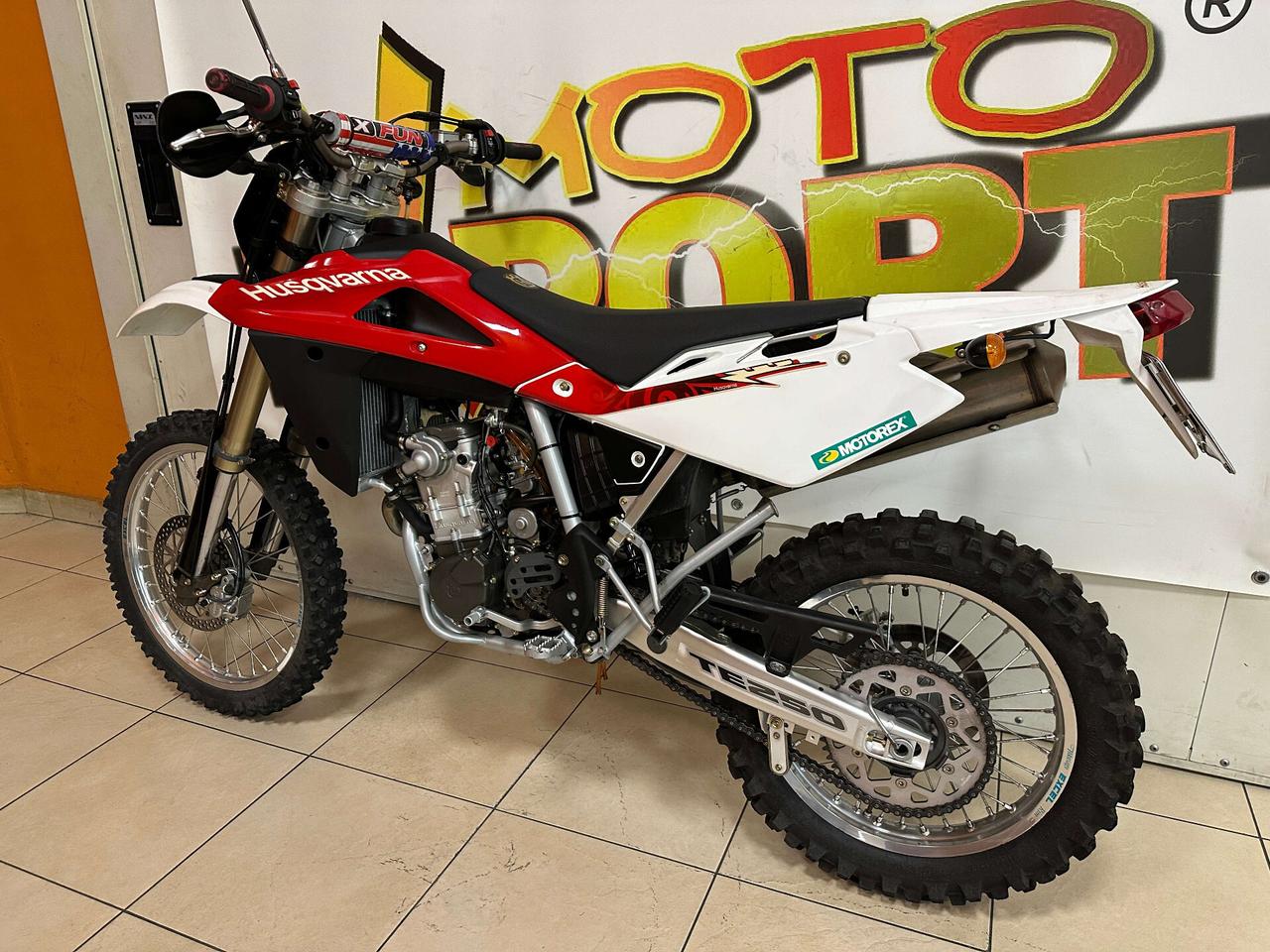 Husqvarna TE 250 - Solo 995 km !!!