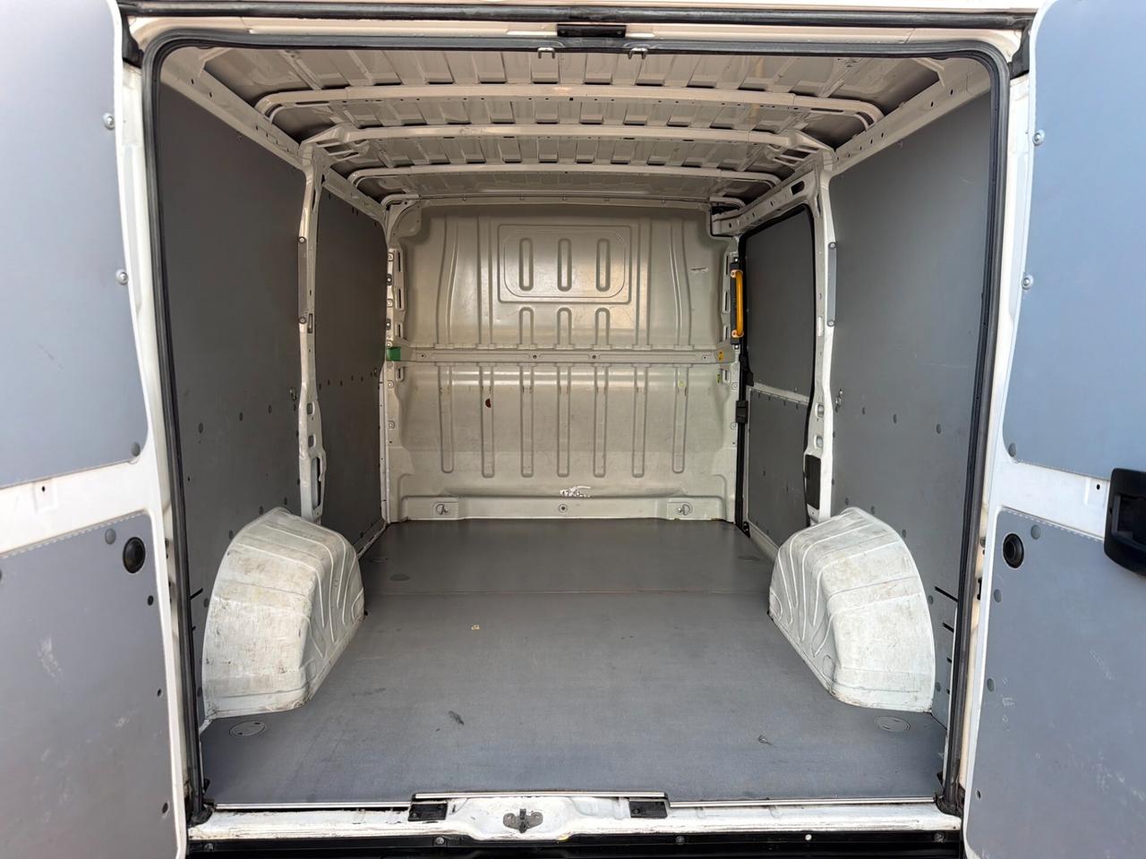 Peugeot Boxer 328 2.2 BlueHDi 120 S&S PC-TN Furgone