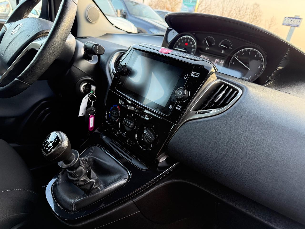 Lancia Ypsilon 1.0 69 Cv 5 POSTI S&S Hybrid Gold