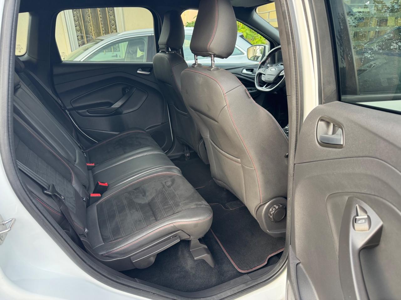 Ford Kuga 1.5 TDCI 120 CV S&S 2WD ST-Line