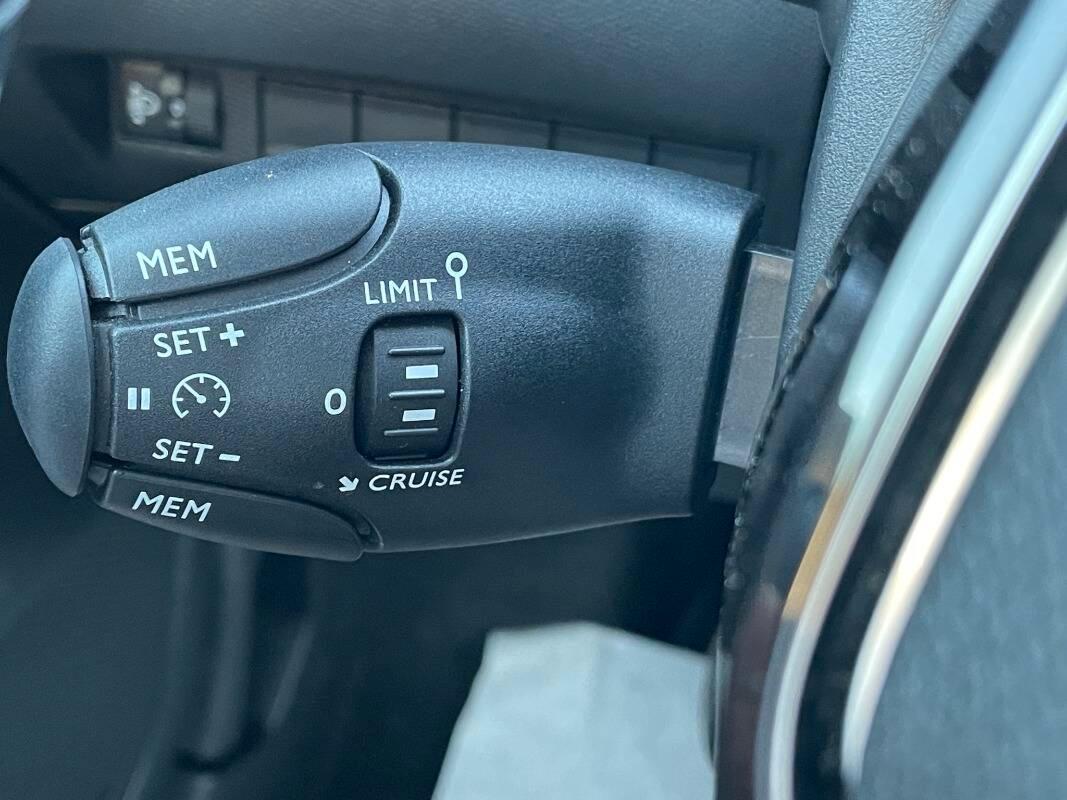 Peugeot 208 1.2 puretech Allure s&s 100cv CON CARPLAY