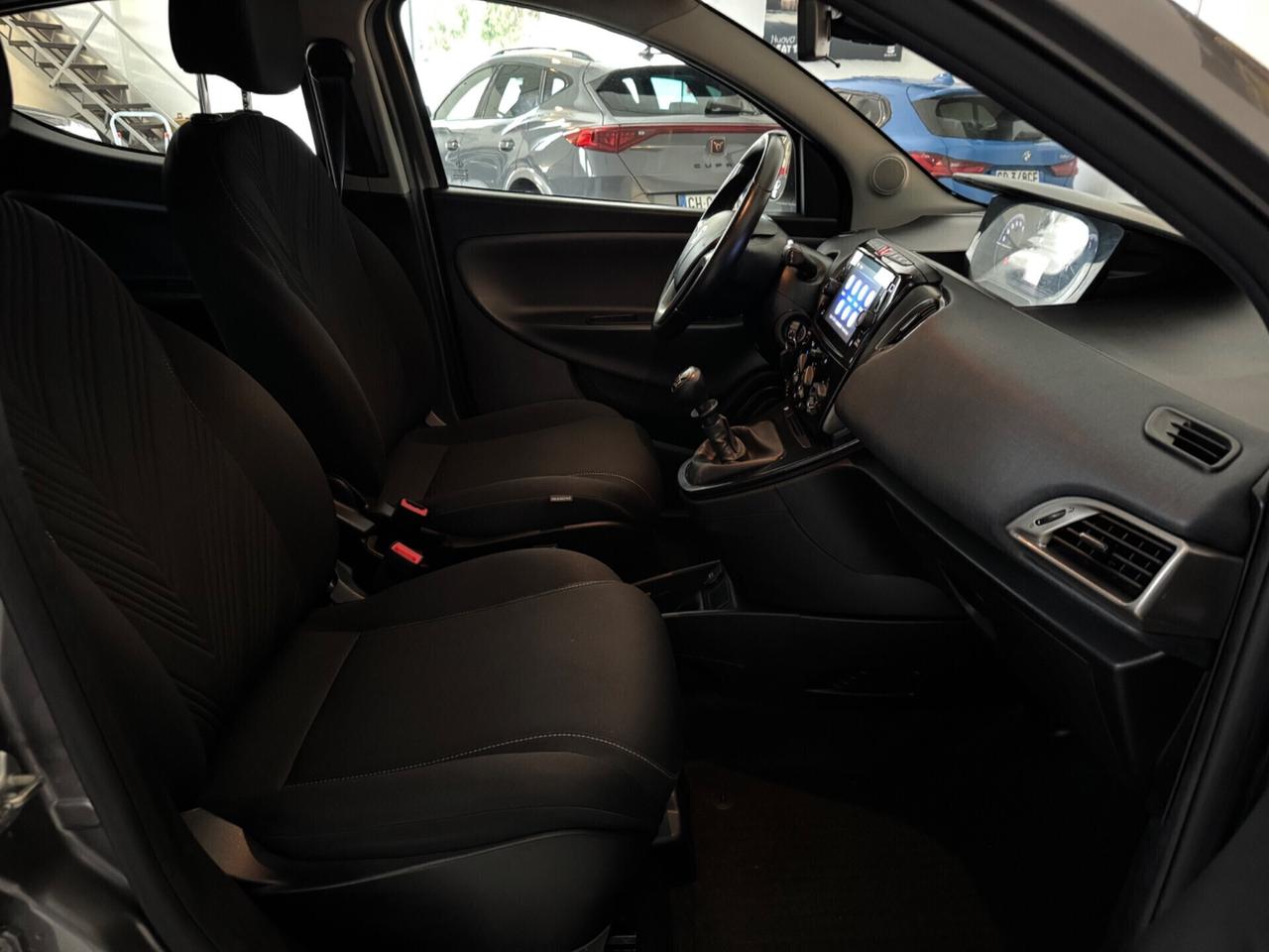 Lancia Ypsilon 1.0 FireFly 5 porte S&S Hybrid Gold