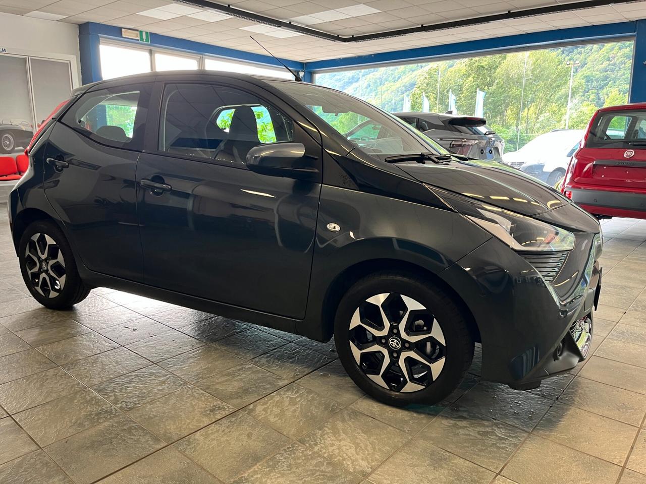 Toyota Aygo Connect 1.0 VVT-i 72 CV 5 porte x-clusiv