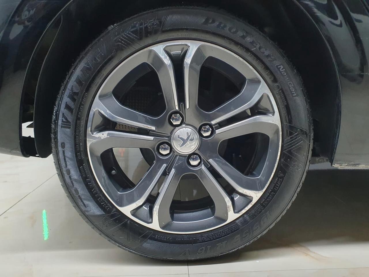Peugeot 208 1.4 HDi 68cv Allure 2014