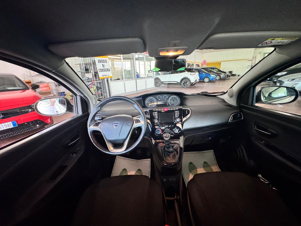 Lancia Ypsilon 1.0 FireFly 5 porte S&S Hybrid Ecochic Gold