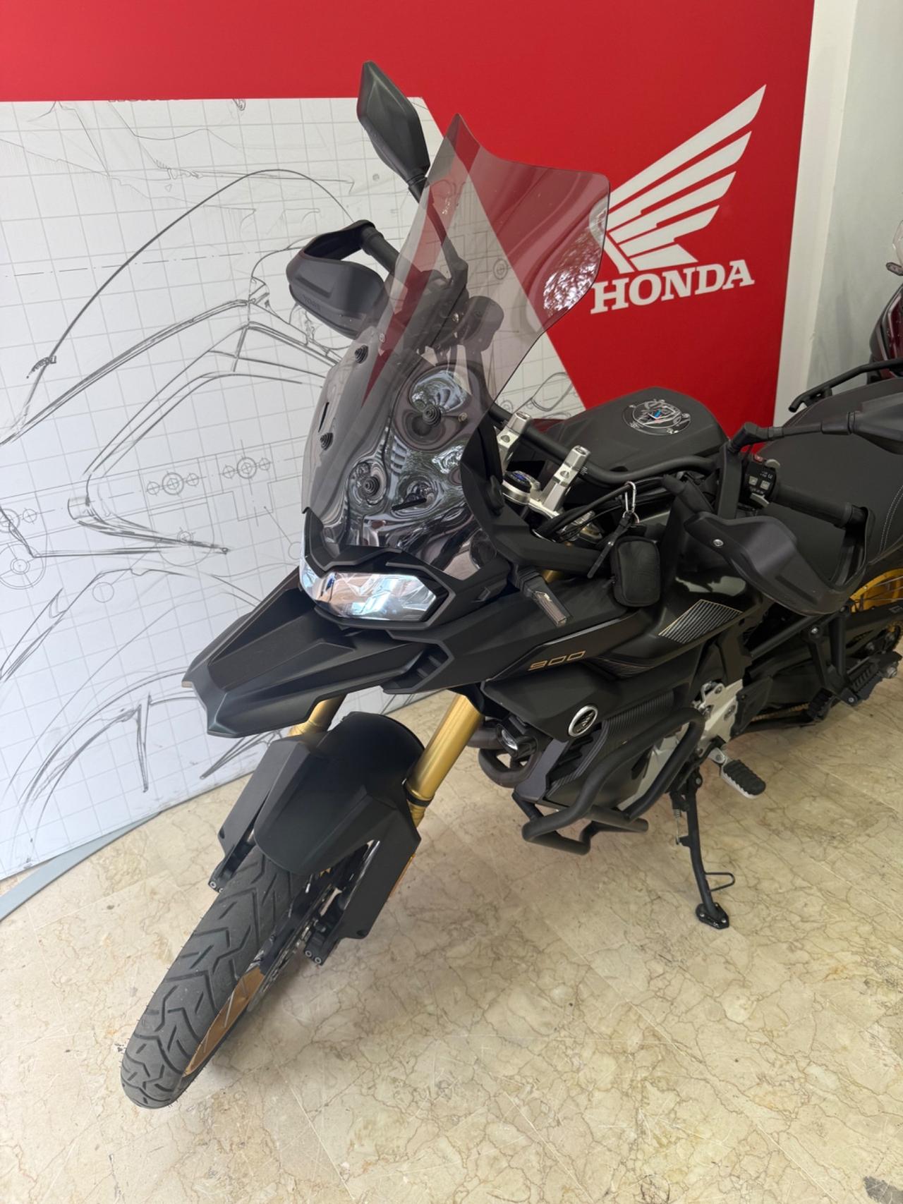 Voge Valico 900