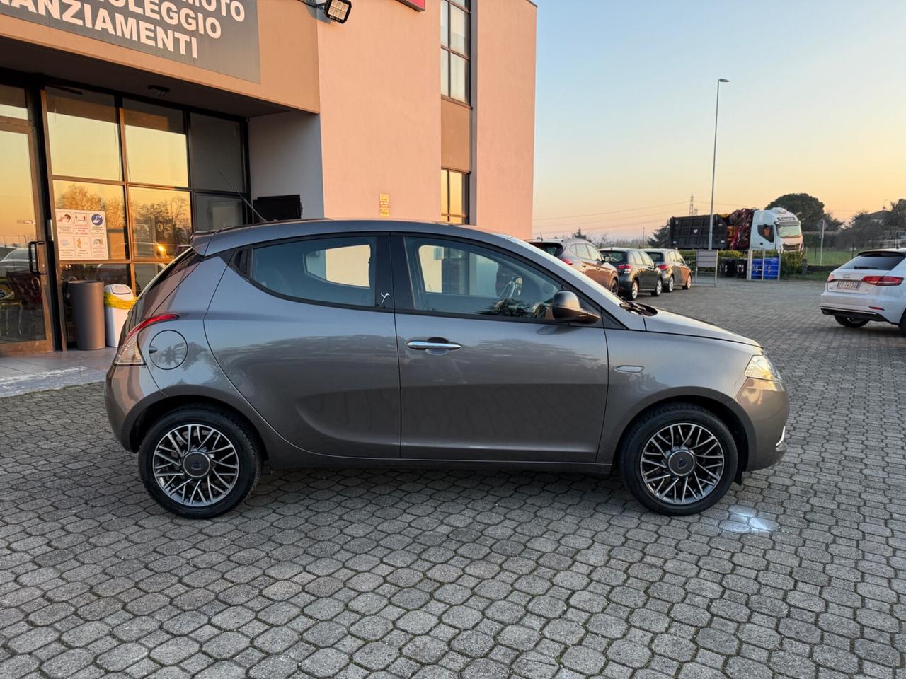 Lancia Ypsilon 1.2 69 CV 5p. |NEOPATENTATI|CERCHI IN LEGA