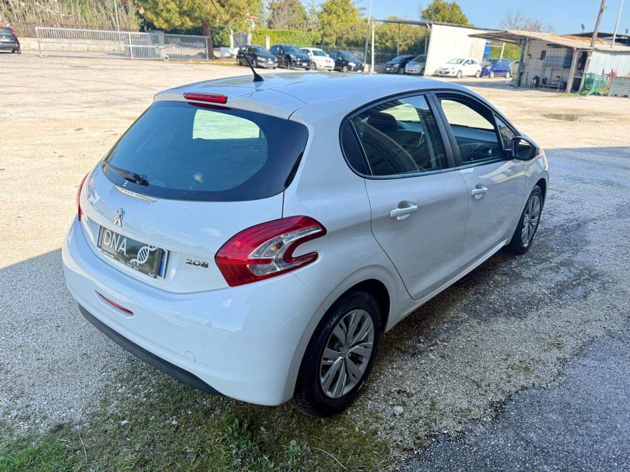 Peugeot 208 1.2 benzina 70 milaKM Neopatentati