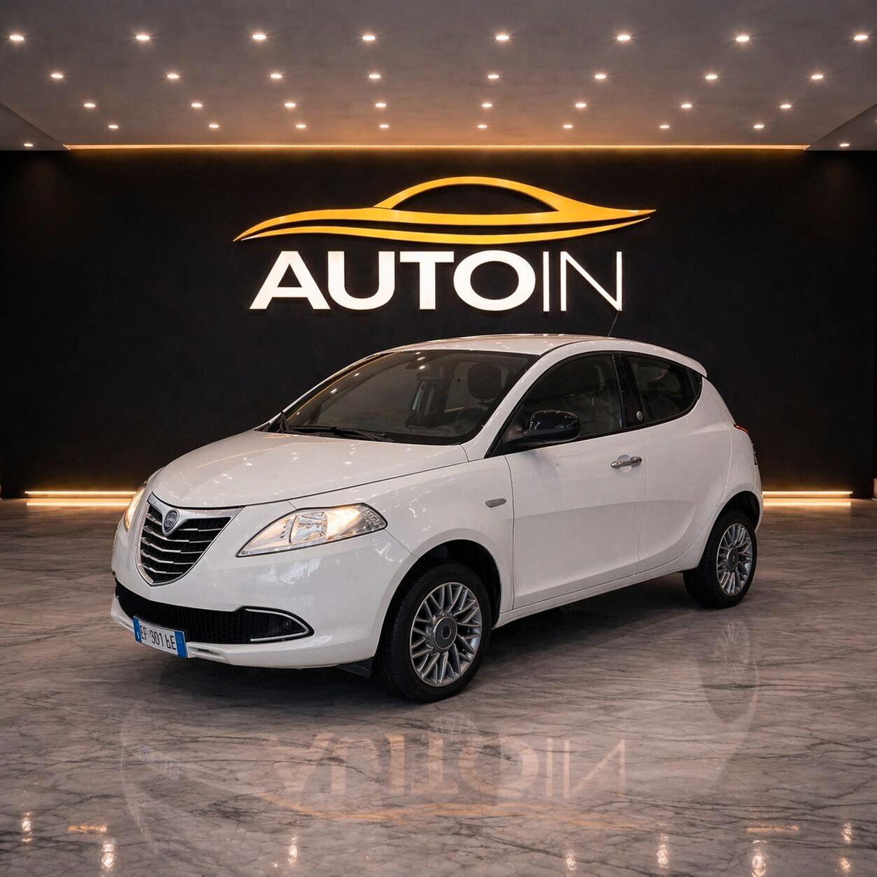 Lancia Ypsilon 0.9 TwinAir 85 CV 5 porte Metano Ecochic Gold NEOPATENTATI