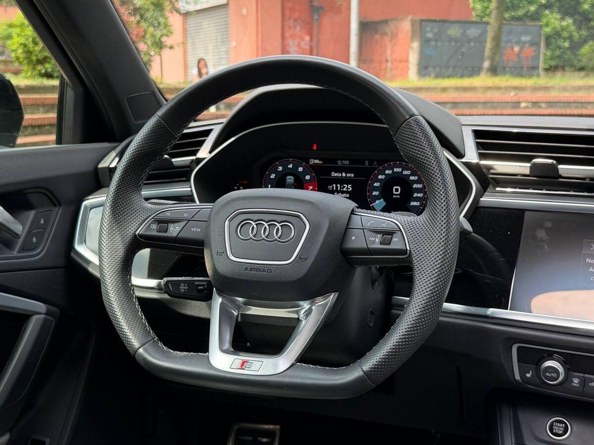 Audi Q3 Sportback 35 1.5 tfsi Identity Black s-tronic