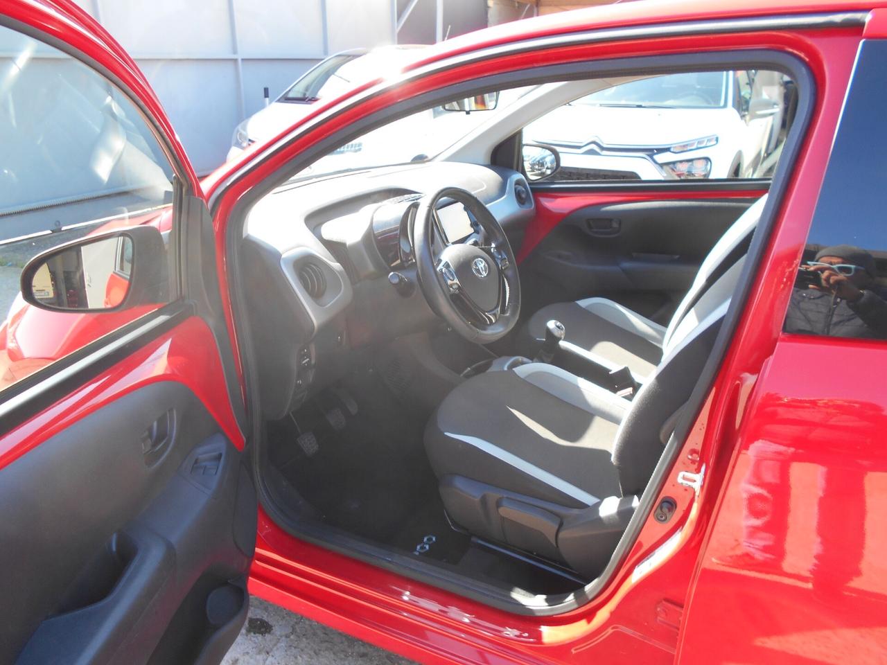 Toyota Aygo 1.0 VVT-i 69 CV 5 porte x-play