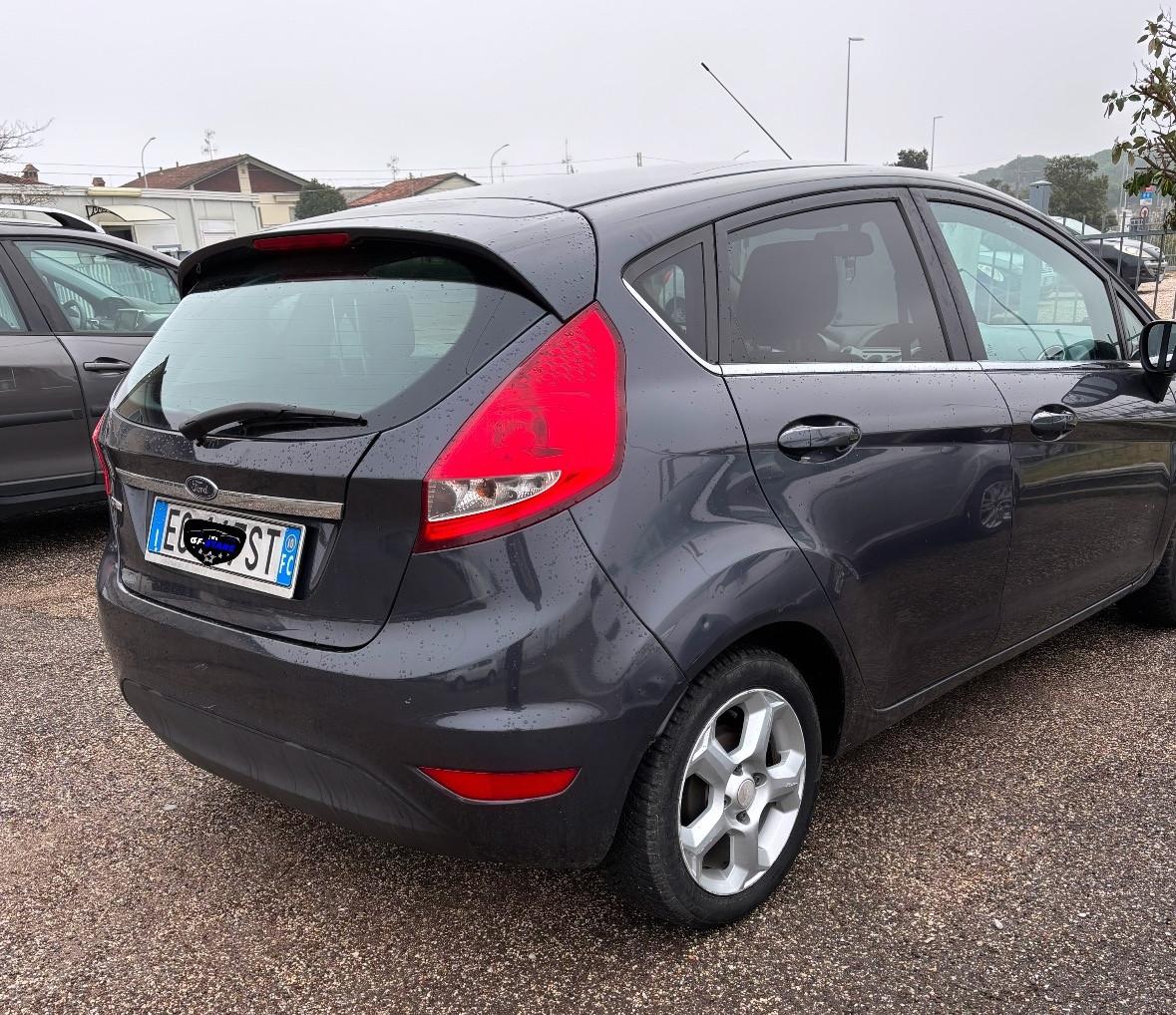 Ford Fiesta 1.4 TDCi 68CV 5 porte Titanium