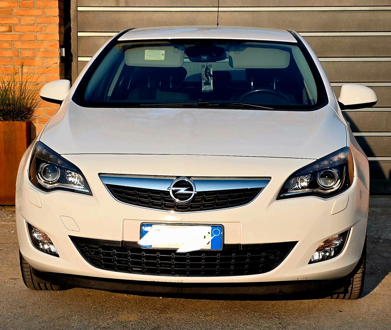 Opel Astra Cosmo neopatentati euro5B anno 2011