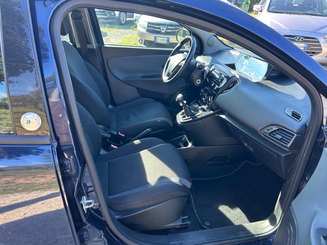 Lancia Ypsilon 1.2 69 CV 5 porte GPL Ecochic Silver neopatentati