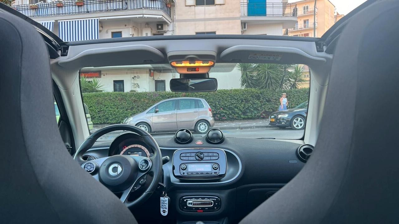 Smart ForTwo 70 1.0 twinamic cabrio Passion Adatta a Neopatentati