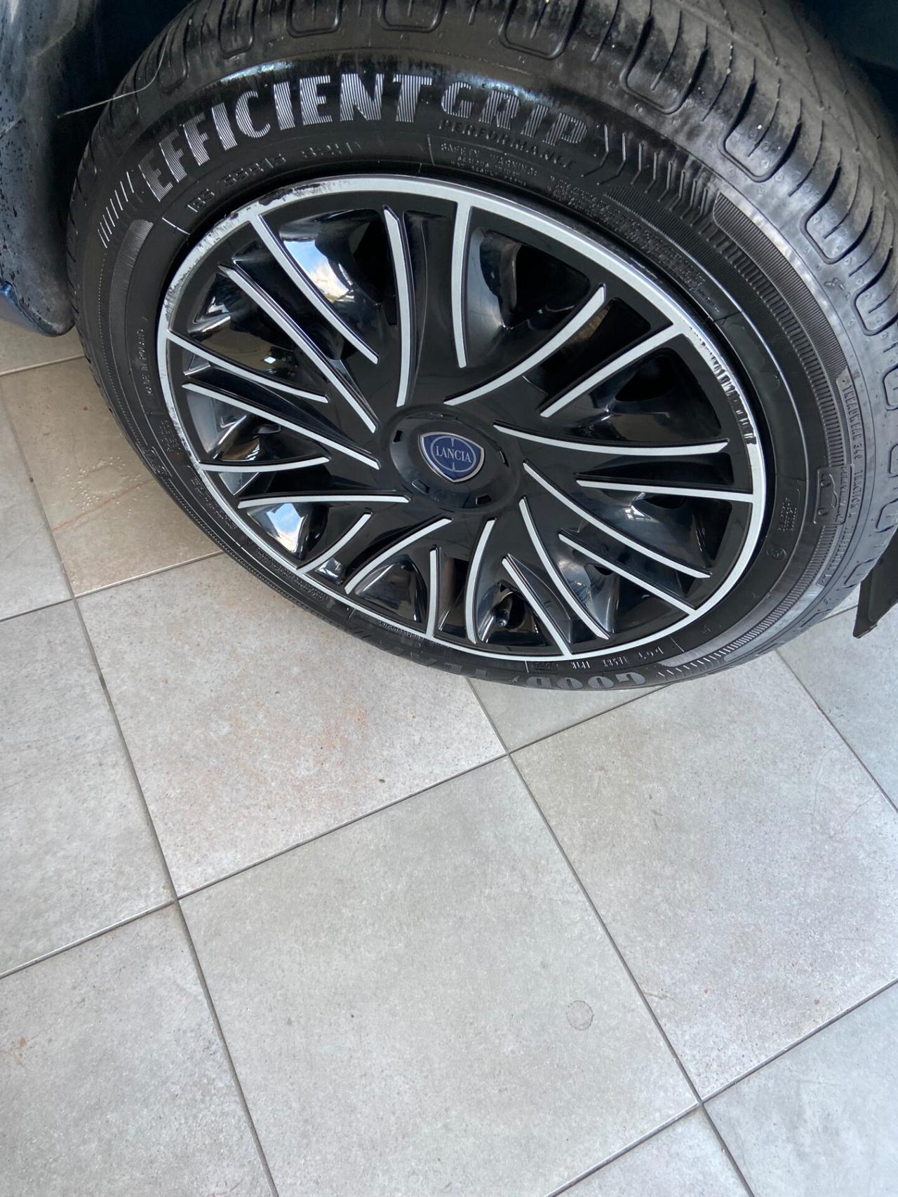 Lancia Ypsilon 1.0 FireFly 5 porte S&S Hybrid Gold