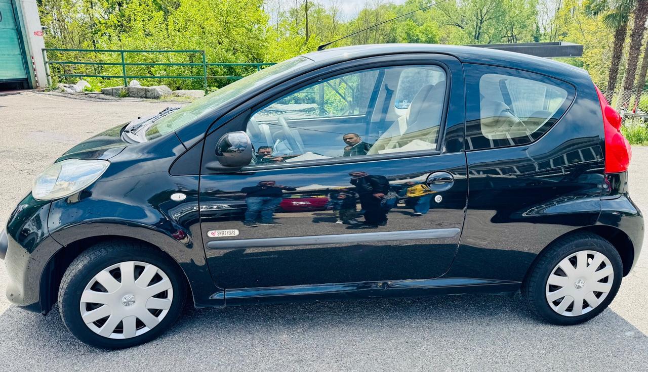 Peugeot 107 1.0 68CV 5p. Sweet Years 2Tronic