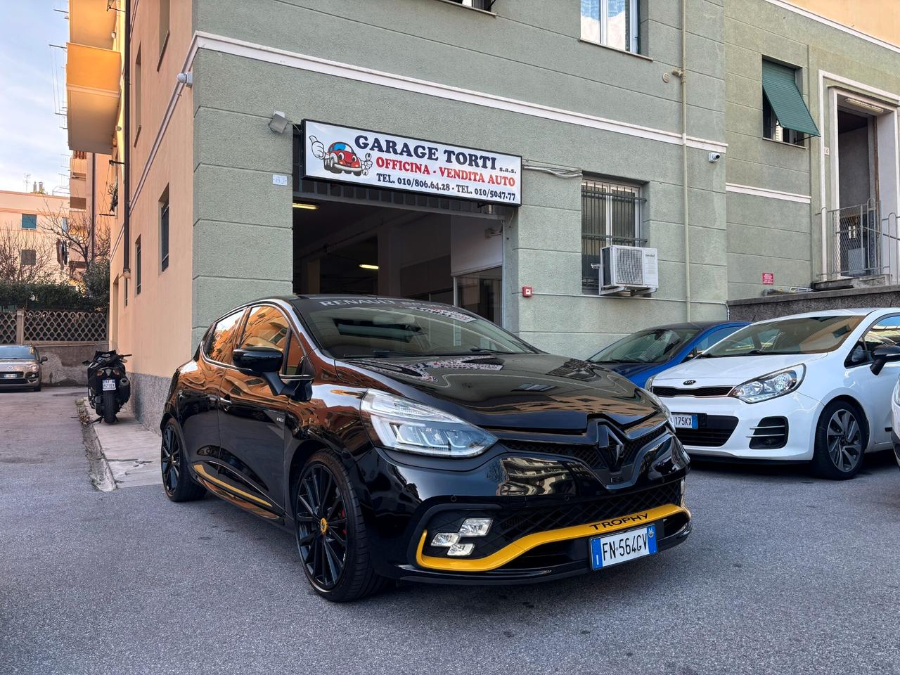 Renault Clio TCe 220CV 5p R.S. Trophy AKRAPOVIC