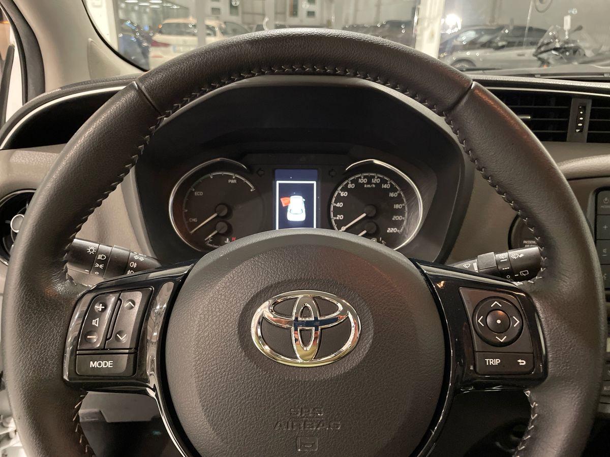 TOYOTA Yaris III 2017 - Yaris 5p 1.5h Trend White Edition my18